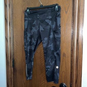 Lululemon cropped tights (I have been made aware these are not real)